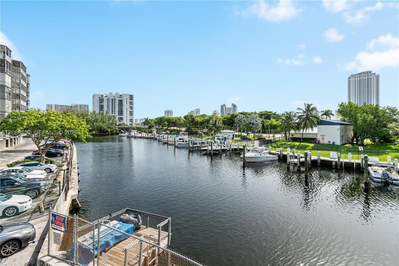 26 Diplomat Pkwy #2390, Hallandale Beach, 33009