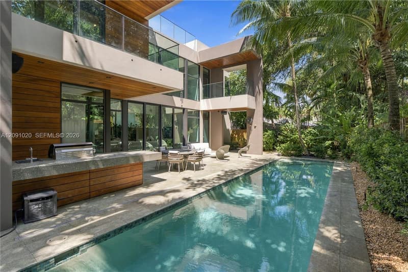 2803 Crystal Ct, Miami, 33133