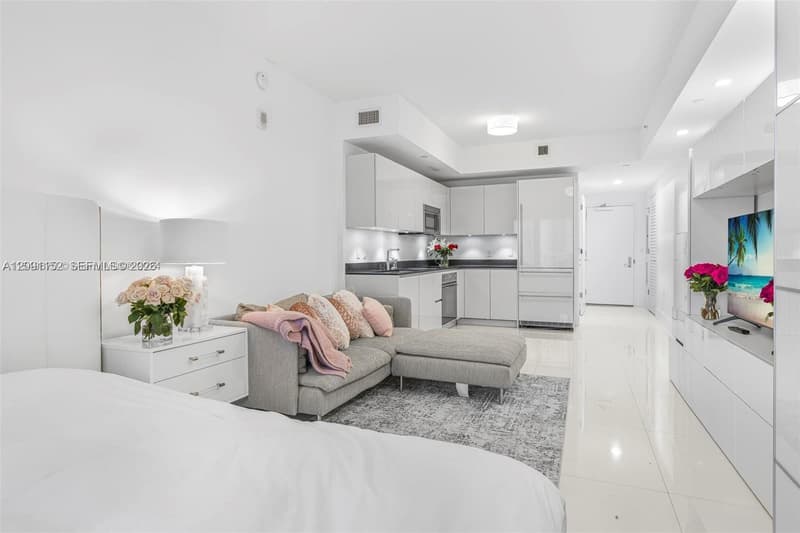 1010 Brickell Ave #1710, Miami, 33131