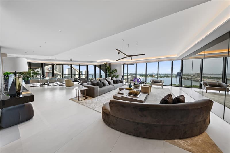 1000 Biscayne Blvd #2202, Miami, 33132