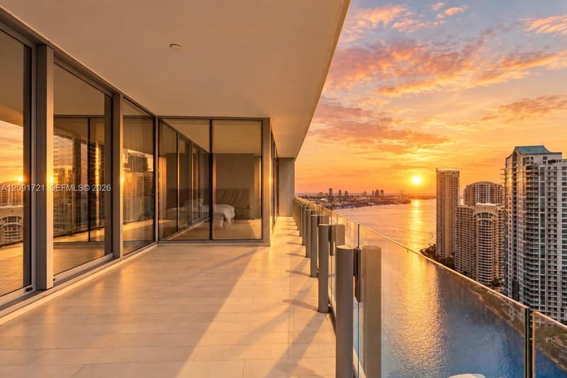 300 Biscayne Boulevard Way #3304C, Miami, 33131