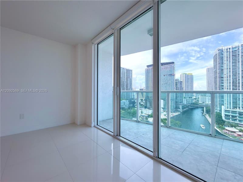 31 5th St #2307, Miami, 33131