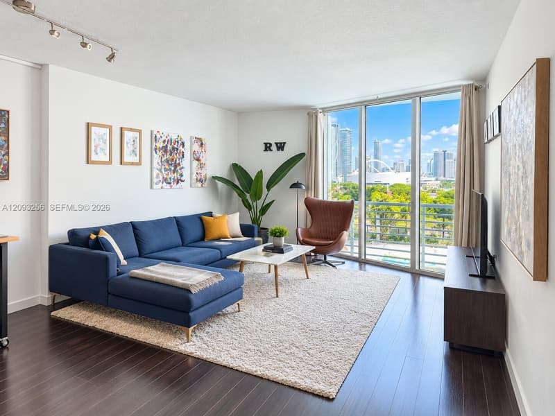325 Biscayne Blvd #1424, Miami, 33131