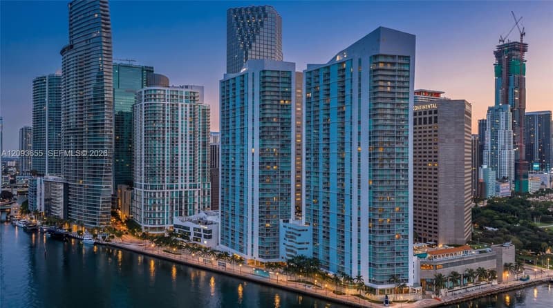 325 Biscayne Blvd #2320, Miami, 33131