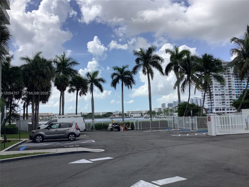 2801 183rd St #111W, Aventura, 33160