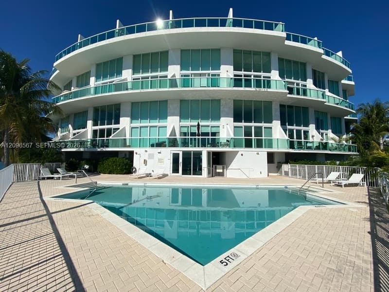 2000 Bay Dr #203, Miami Beach, 33141
