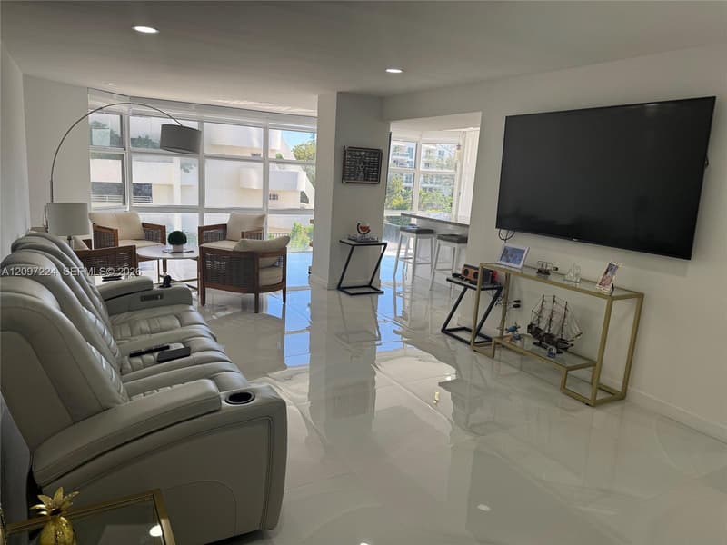 6423 Collins Ave #401, Miami Beach, 33141