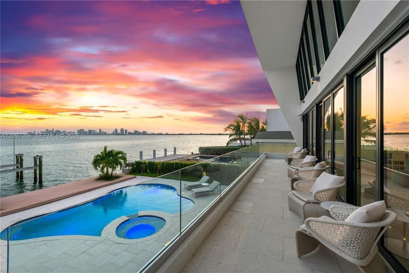 1580 Treasure Dr, North Bay Village, 33141