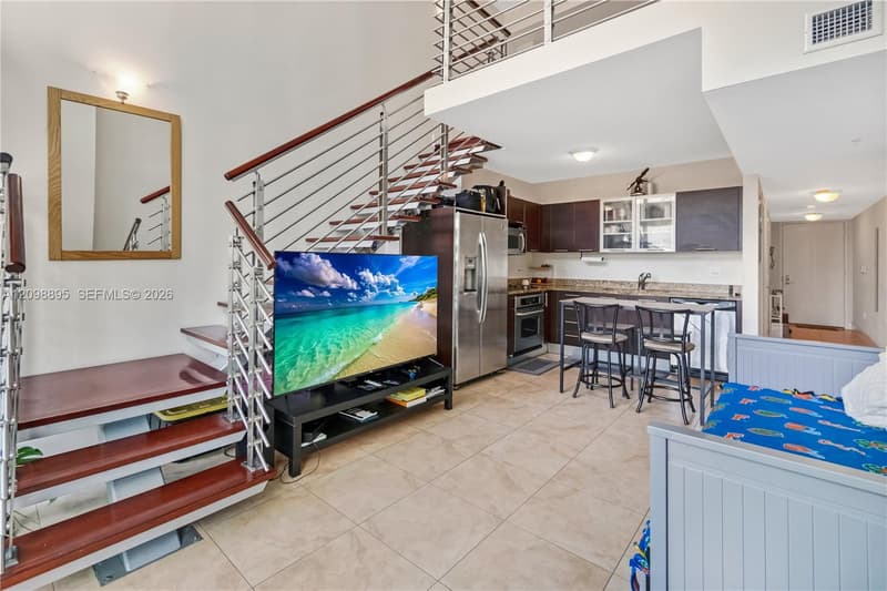 41 5th St #811, Miami, 33131