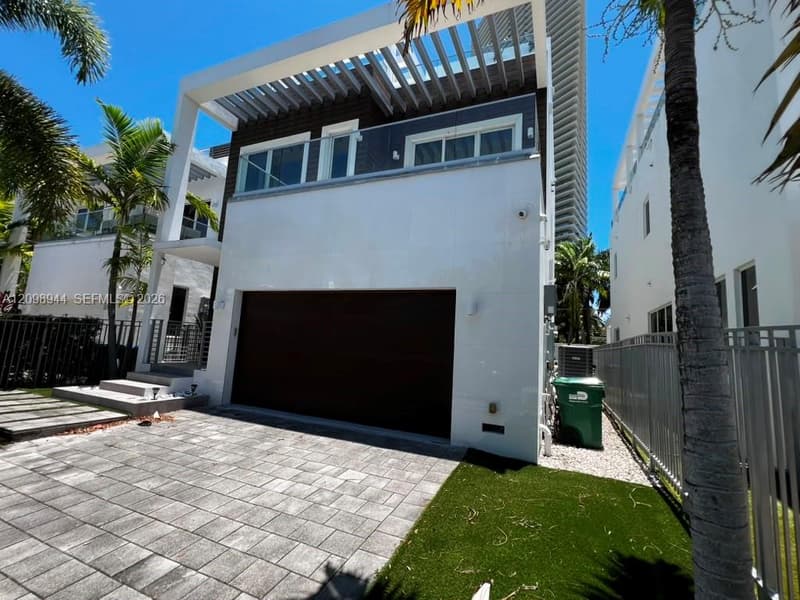 18975 Atlantic Blvd, Sunny Isles Beach, 33160