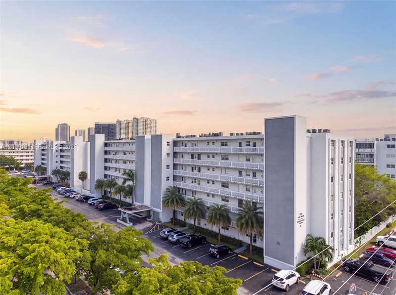 320 12th Ave #703, Hallandale Beach, 33009