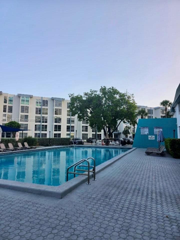 17560 Atlantic Blvd #207, Sunny Isles Beach, 33160