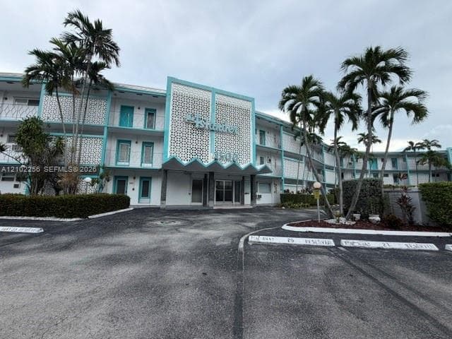 2500 Diana Dr #308, Hallandale Beach, 33009
