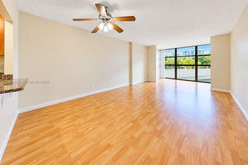 400 Leslie Dr #205, Hallandale Beach, 33009