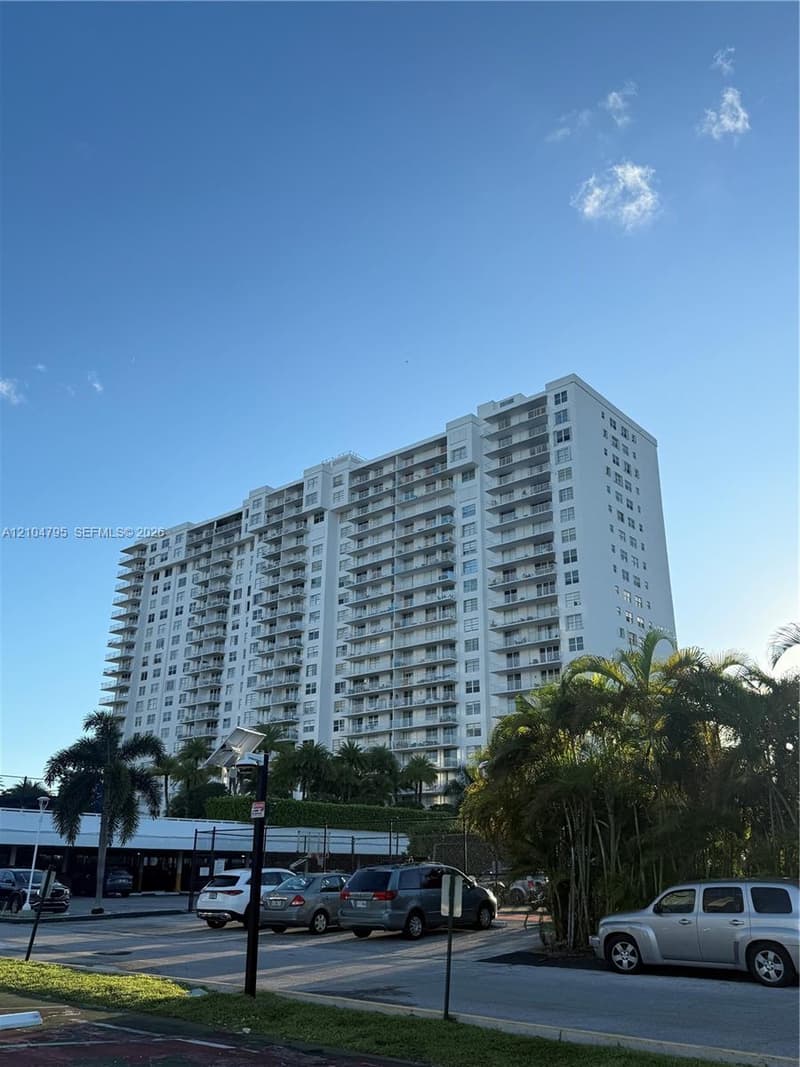 2801 183rd St #308W, Aventura, 33160
