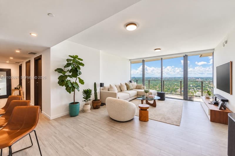 1000 Brickell Plz #4706, Miami, 33131