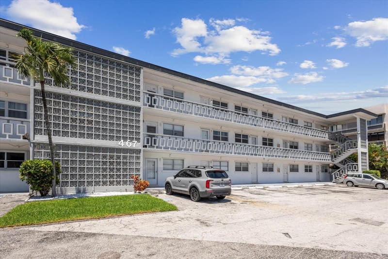 467 GOLDEN ISLES Drive #206, Hallandale Beach, 33009