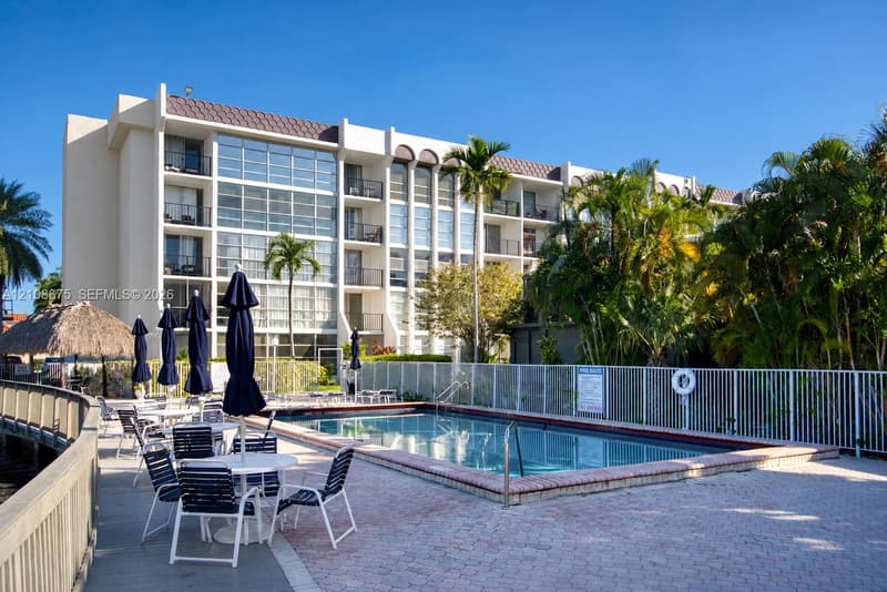 2001 Atlantic Shores Blvd #407, Hallandale Beach, 33009
