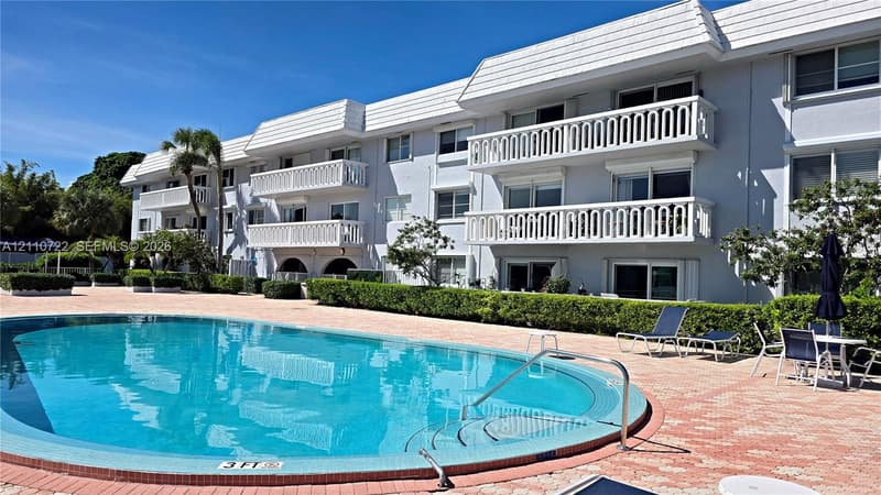 100 Edgewater Dr #115, Coral Gables, 33133