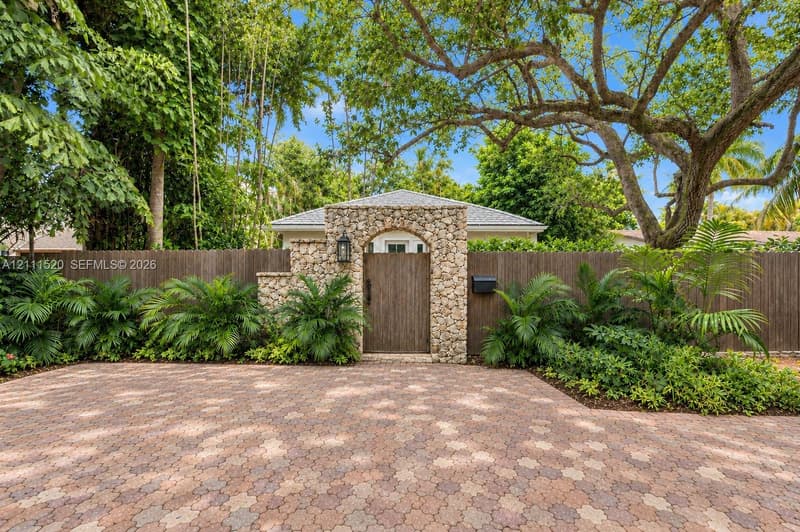 4151 El Prado Blvd, Miami, 33133