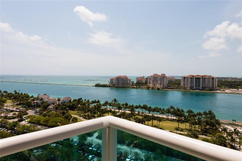 300 Pointe Dr #1504, Miami Beach, 33139