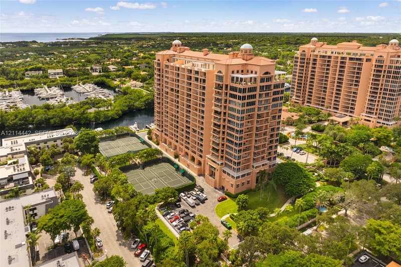 10 Edgewater Dr #5G, Coral Gables, 33133